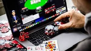 Filipino player using milyon888 on a smartphone with GCash payment
